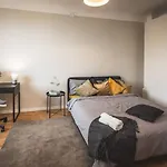 Modern 3-bedroom - Stabu Street