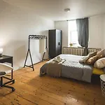 Lägenhet Modern 3-bedroom - Stabu Street *